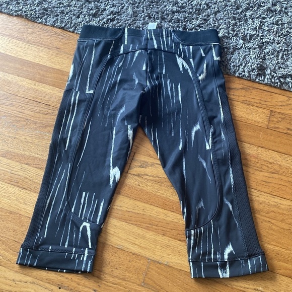 adidas by Stella McCartney 3/4 Running Tights Black and Frost Size Small - Picture 12 of 12